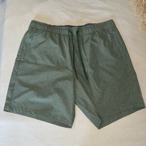 Eddie Bauer Quick dry pill on shorts